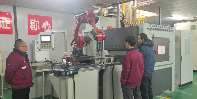 四川自动喷砂机选型要点，看完少走弯路。